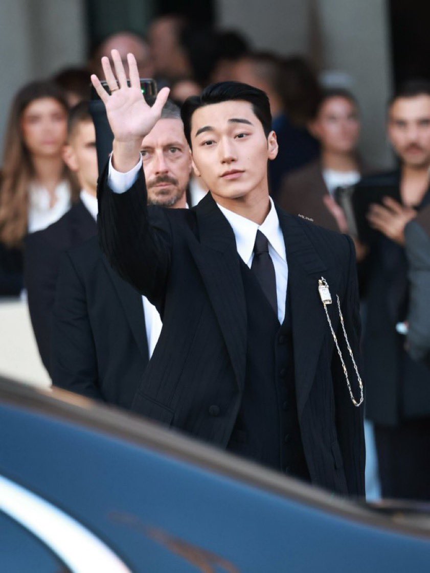 lillyBuggoh's tweet photo. HE GAVE US NO WARNING OMG EVEYONE JOIN THE LIVE STREAM

CHOI SAN AT VOGUE WORLD 
#SANxDOLCEGABBANA #SANxVOGUEWORLD #CHOISAN #산 @dolcegabbana @voguemagazine https://t.co/Ew0ksDJsR2