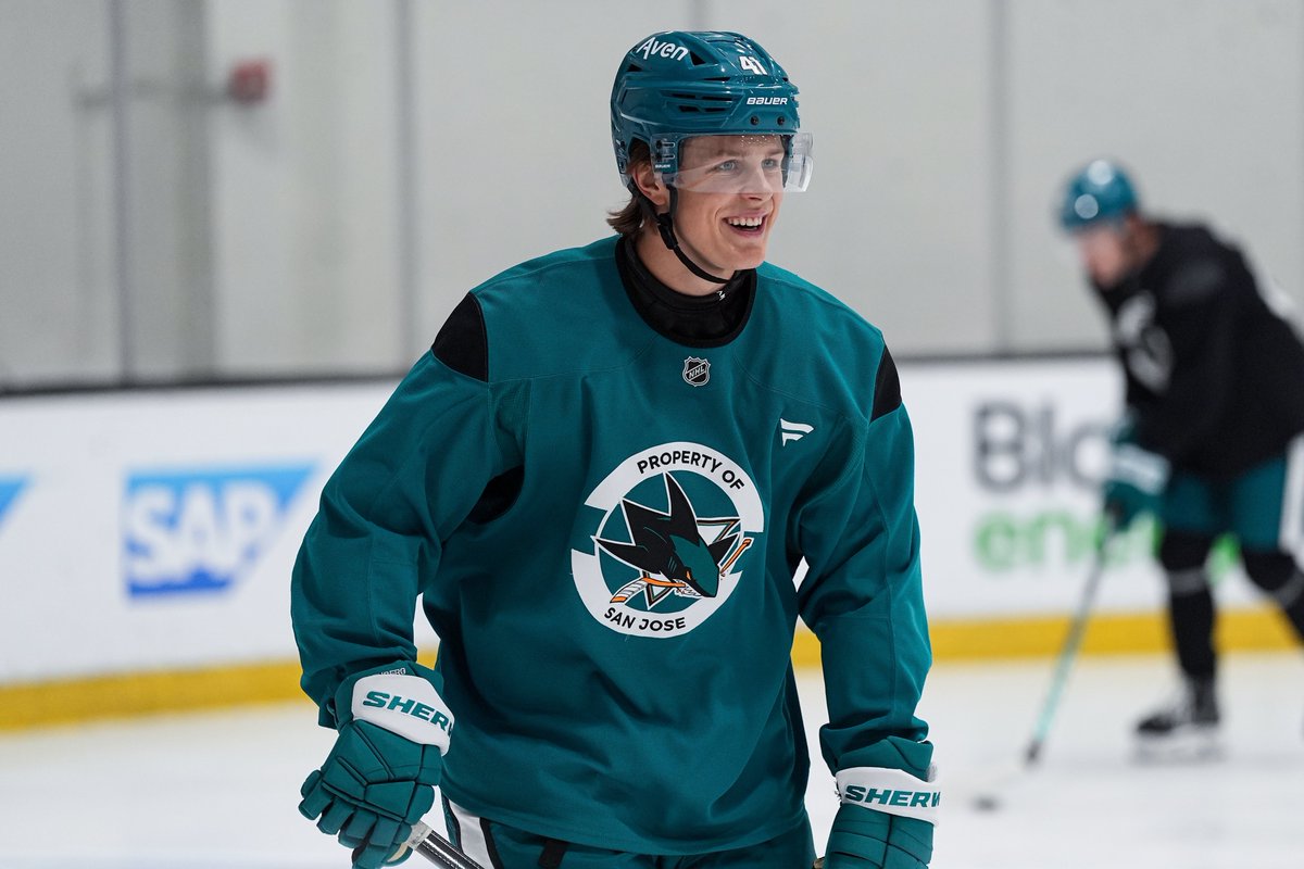 SanJoseSharks's tweet photo. We're playing hockey at The Tank today!!!! 

🆚: Vegas
⏰: 7 p.m.
📺: https://t.co/UkkEbtNaam
🎙️: @SharksAudioNet 
🎟️: https://t.co/N3SqRIEqEA https://t.co/SaBxC4ML4W