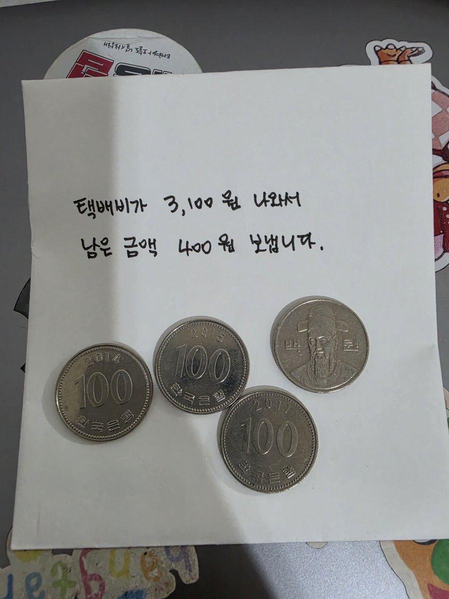 notcxli's tweet photo. a una coreanita le había comprado algo y el envío salió más barato de lo que me había cobrado, así que me mandó los wones sobrantes jakajaj😭 https://t.co/xW1p8opgPE