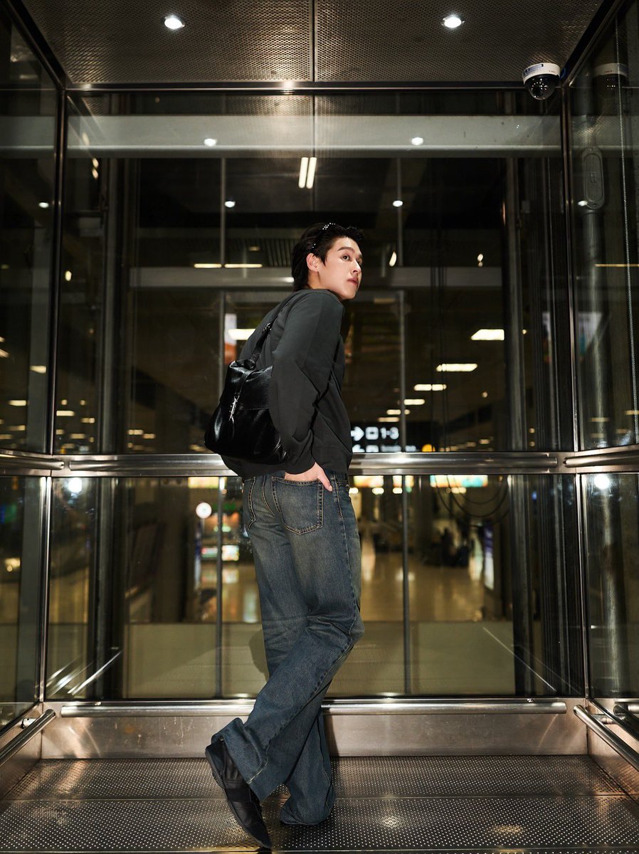 eleva_official's tweet photo. สุดหล่อ คนเท่! “บิวกิ้น พุฒิพงศ์” Gucci Ambassador เตรียมพร้อมออกเดินทางสู่มิลาน เพื่อร่วมชมแฟชั่นโชว์ Gucci SS27 ณ MILAN FASHION WEEK ในวันศุกร์ที่ 25 กันยายน 19.00 น. ตามเวลาประเทศไทย

#ÉLEVA
#GUCCISS27xBILLKIN 
#BILLKINBAGUCCI
#GucciTheStoreShow
#Bbillkin 
#Gucci @gucci https://t.co/pIT6RxuRtX