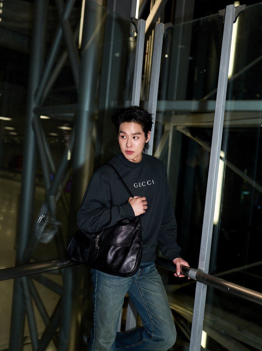 eleva_official's tweet photo. สุดหล่อ คนเท่! “บิวกิ้น พุฒิพงศ์” Gucci Ambassador เตรียมพร้อมออกเดินทางสู่มิลาน เพื่อร่วมชมแฟชั่นโชว์ Gucci SS27 ณ MILAN FASHION WEEK ในวันศุกร์ที่ 25 กันยายน 19.00 น. ตามเวลาประเทศไทย

#ÉLEVA
#GUCCISS27xBILLKIN 
#BILLKINBAGUCCI
#GucciTheStoreShow
#Bbillkin 
#Gucci @gucci https://t.co/pIT6RxuRtX