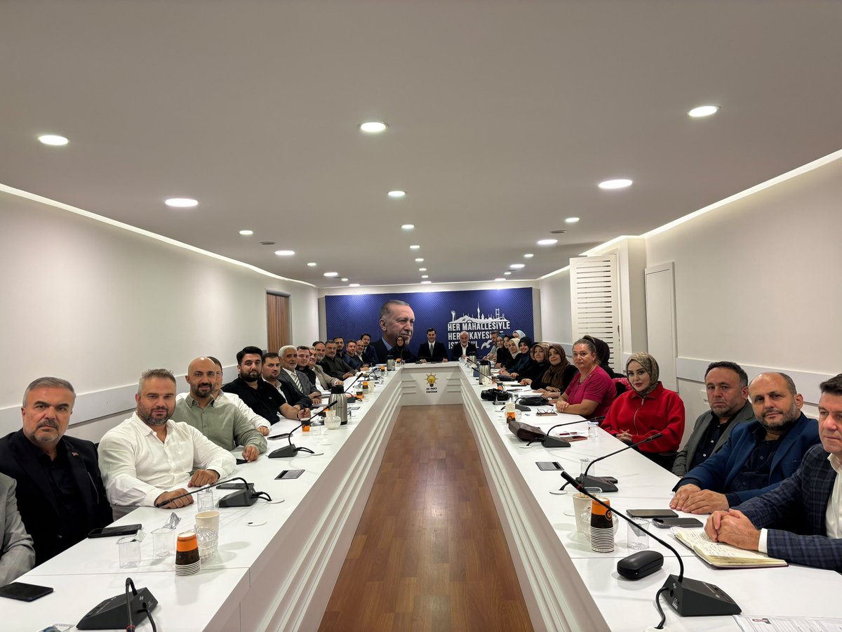 ak_uskudar's tweet photo. AK Parti Üsküdar olarak haftalık olağan Yürütme Kurulu ve Yönetim Kurulu toplantılarımızı, İl Yönetim Kurulu üyemiz Sn. Yurdanur Bika’nın katılımıyla; İlçe Başkanımız Sn. Taha Sarıcaoğlu’nun başkanlığında gerçekleştirdik.

Alınan kararların Üsküdarımıza hayırlı olmasını diliyoruz.

#BizimÜsküdar