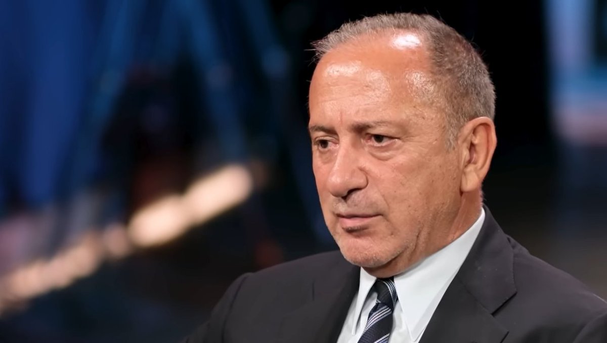 Tarafsiztvhaber's tweet photo. Fatih Altaylı:

➖Faizlerin yüzde 40 olduğu bir ortamda uyanıklık edip, yüzde 4000 getirisi olan bir fona para yatırıyorsanız yüzde 100 kat fazla risk alıyorsunuz demektir.

➖O riskin karşılığı da budur.

➖O yüzde 4000 getiriyi elde ettikleri zaman “Çok kazandık, bunun yarısını hazineye verelim de milletin maaşına zam yapılsın” mı dediler ki, şimdi göz göre göre aldıkları riskin bedelini millete ödetecekler.