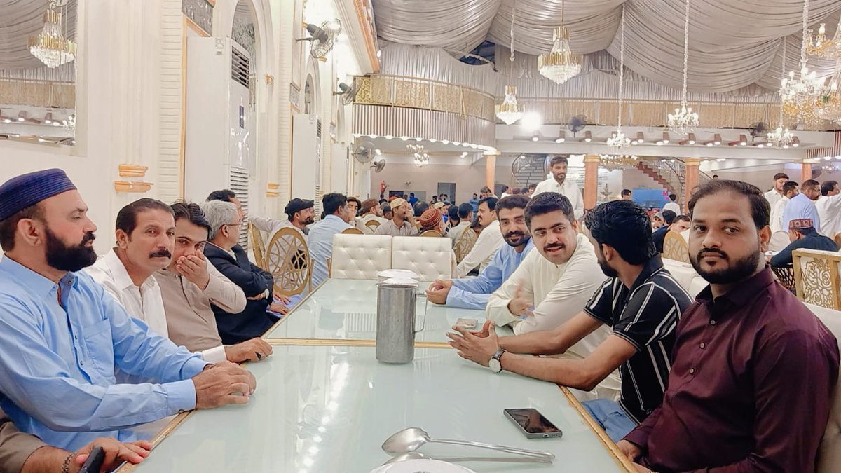 asadintizar_'s tweet photo. پاکستان پیپلز پارٹی وائس چیئرمین یونین کونسل 06 شاہ فیصل ٹاؤن، اختر پتافی بھائی کے صاحبزادے کے ولیمے کی پروقار تقریب میں شرکت کی۔
#PPPFamily https://t.co/wUXLb6V5NY