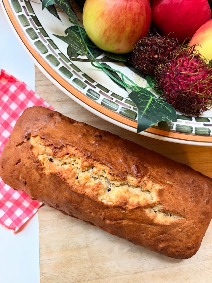 CarleneAndemda's tweet photo. Banana bread with granola

I make this banana bread regularly because it’s simply delicious: sweet, full of banana flavor, and easy to customize. Granola with chocolate chunks and pecans adds flavor, crunch, and makes it slightly drier. Recipe
• https://t.co/YU04deAoec
