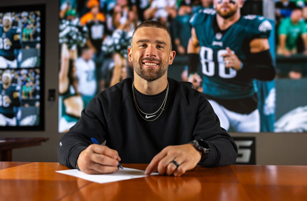 Eagles's tweet photo. 86 is back https://t.co/FpY1irRS9o