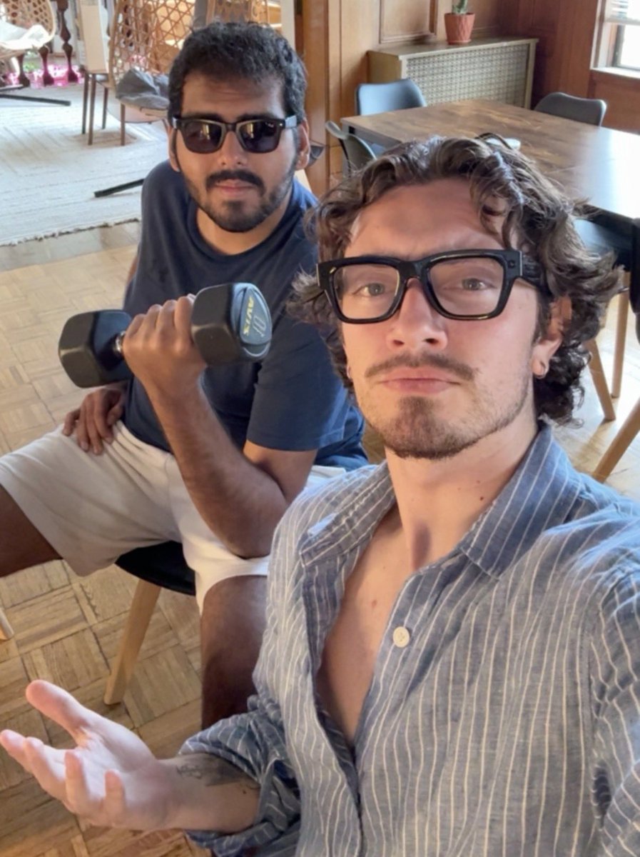 simonleon_xr's tweet photo. smart glasses in SF 🛬 #metaconnect https://t.co/0JDpKIaW1K