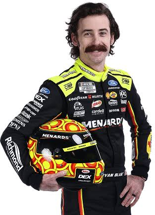 ProstagmaAgent's tweet photo. @yeeyee1984 @Daytona_520 @HaggardMik8194 @ForgottenFiggy @MattWeaverRA That's not a black eye, those are regular bags under his eyes. He's always had them. It doesn't even match the AI fakes you losers spread around https://t.co/GG6zxELAQ4