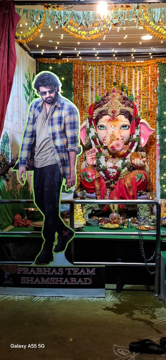 SHAMSHABADPBFC's tweet photo. At SHAMSHABAD GANESH 70MM 📍 

#happyvinayakachaturthi  #prabhas #shamshabadprabhasfans https://t.co/U2dQcq1ChU