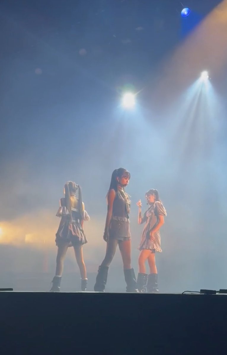 ebyhaup's tweet photo. 密輸のディラムちゃん映像
（かすがさん撮影神）と
配信映像をループをする深夜3時
ASHスクール生卒業&amp;芸能部所属おめでとう
これからのDILAIIIも楽しみ https://t.co/q0jJJurAs7
