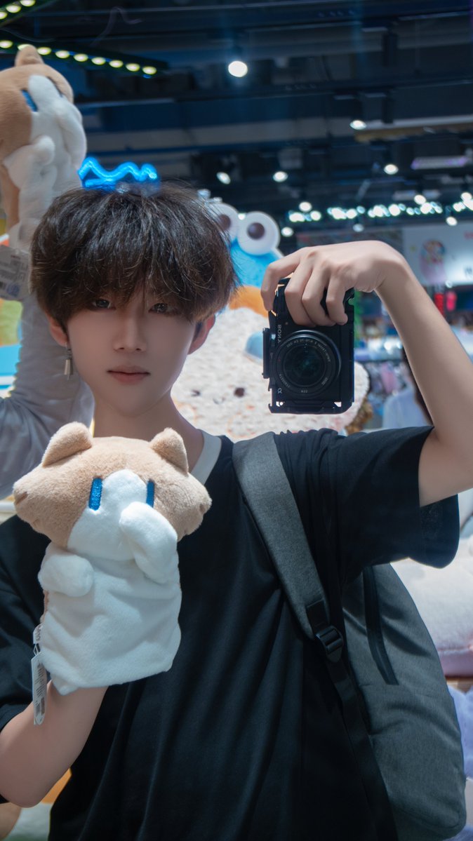linxiao0618's tweet photo. 我换号了这个是新号，快来认出我
#top1  #男大  #06  #男 https://t.co/7sxN99Wh4i