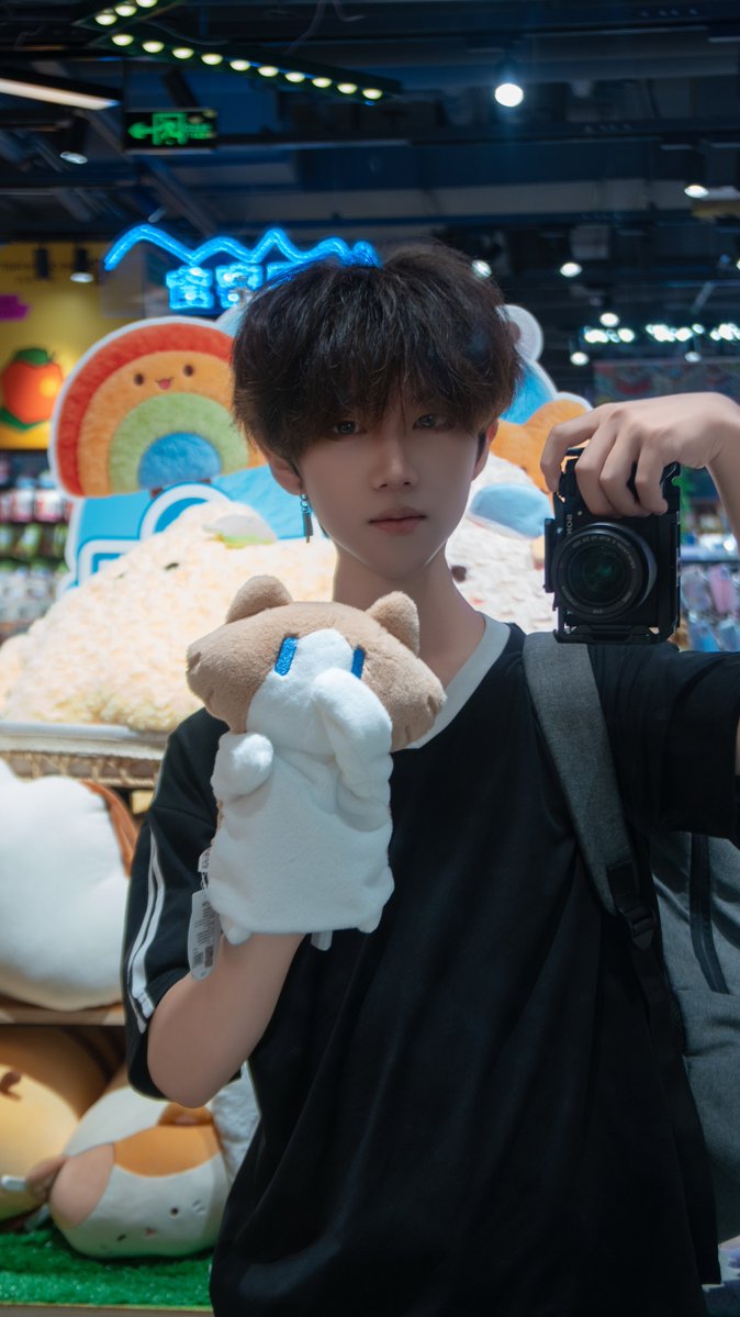 linxiao0618's tweet photo. 我换号了这个是新号，快来认出我
#top1  #男大  #06  #男 https://t.co/7sxN99Wh4i