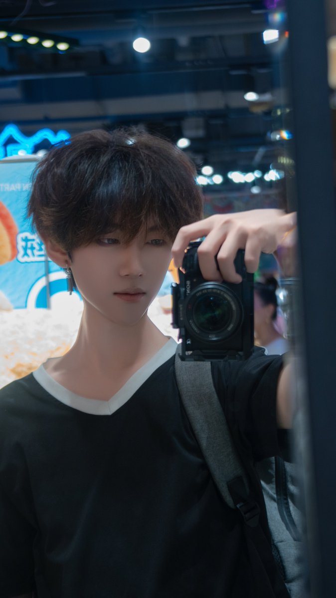 linxiao0618's tweet photo. 我换号了这个是新号，快来认出我
#top1  #男大  #06  #男 https://t.co/7sxN99Wh4i