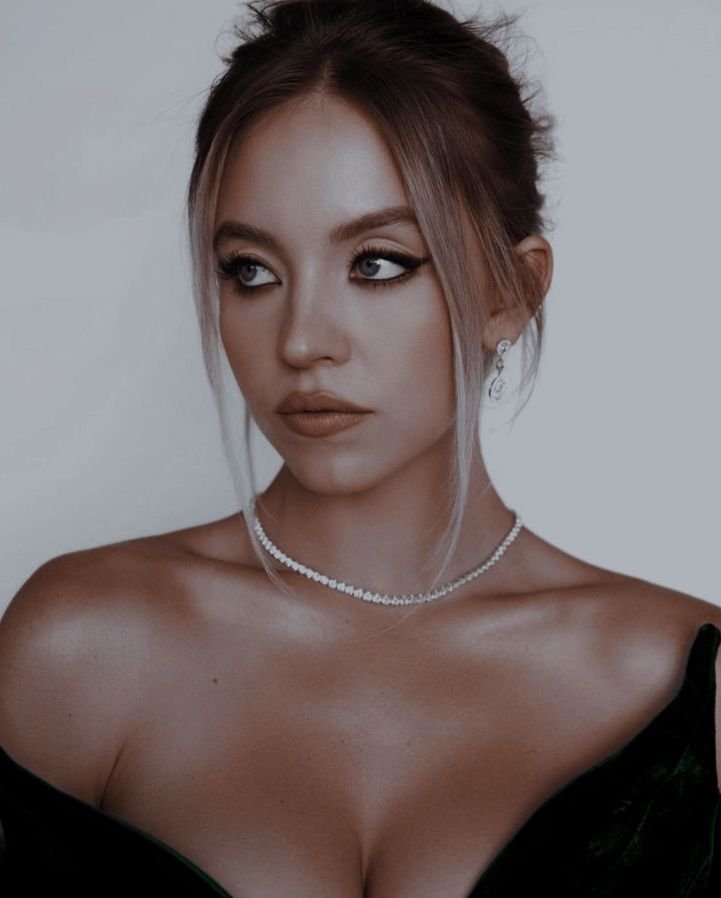 BadEndLila's tweet photo. 𝑨𝒃𝒐𝒖𝒕 𝒘𝒓𝒊𝒕𝒆𝒓 💀 https://t.co/lsCcOMOhLB
