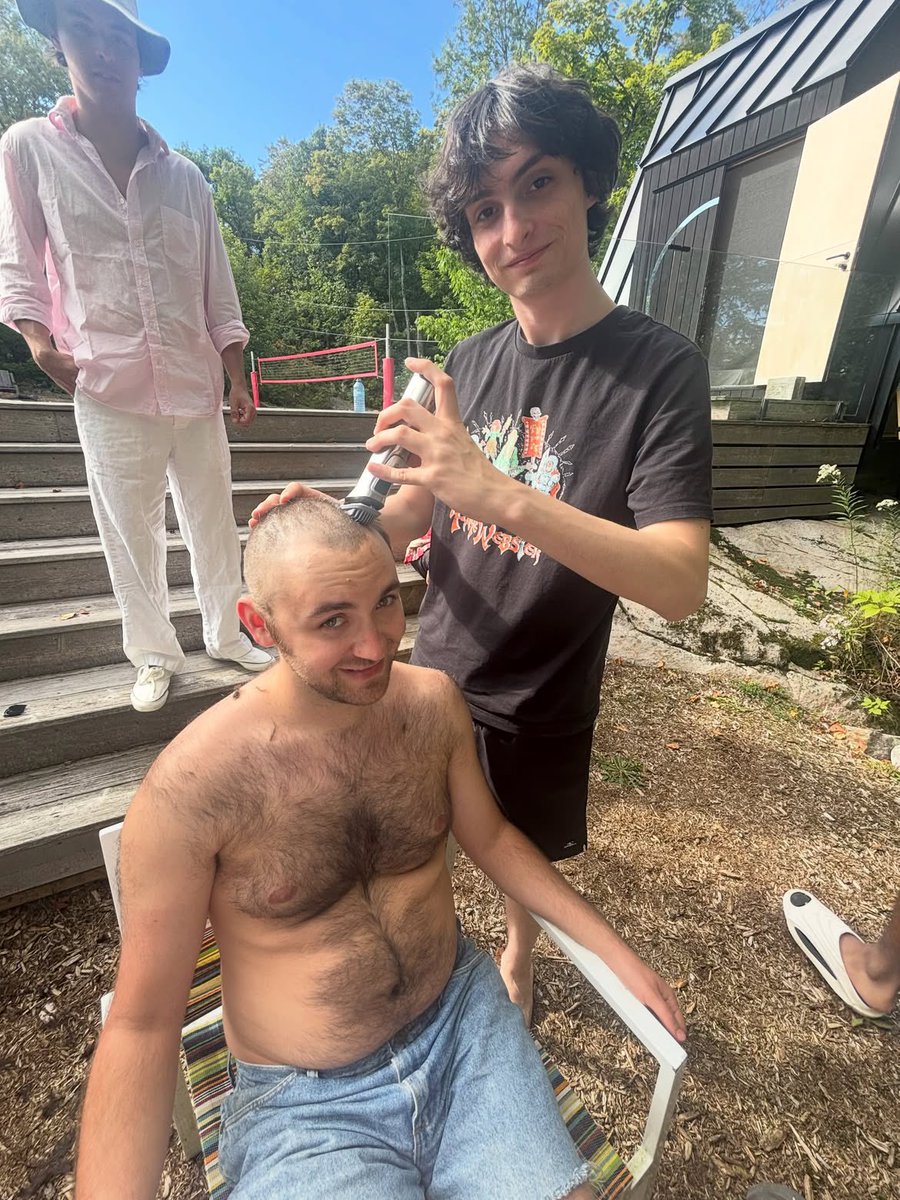 FoahSideEffects's tweet photo. finn please don’t let that clipper anywhere near your hair 🙂🙂 https://t.co/FYa5NEr3Q7