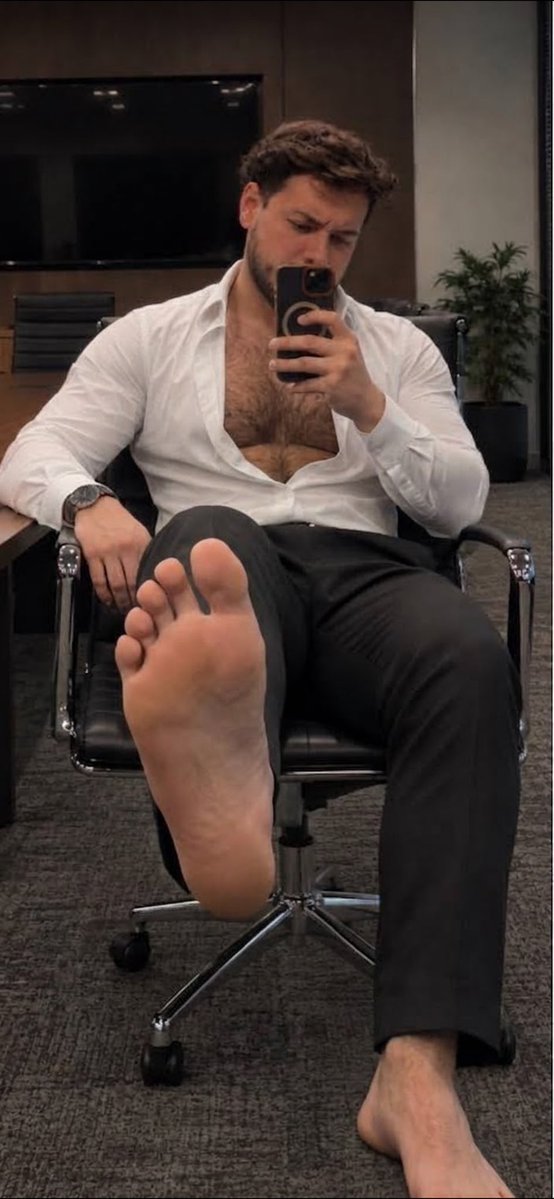 AdriaCashmaster's tweet photo. Quiero un sumiso de rodillas, a mis pies, demostrando con cada gesto quién manda aquí. 🖤
Si sabes cuál es tu lugar, quizá te deje acercarte.
#findom #findomsub #finsub #paypig #payme #submissives #tribute #muscle #findomspain #findomlatam #feetfetısh https://t.co/DXSFZPQVkb
