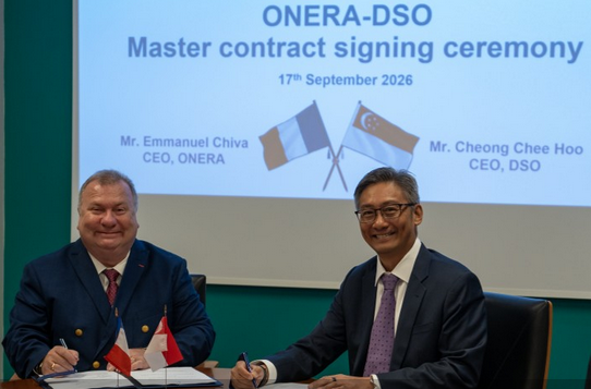 onera_fr's tweet photo. On Sept 17 #ONERA welcomed a delegation from DSO National Laboratories. Our presidents Chee Hoo Cheong &amp; Emmanuel Chiva signed the renewal of our research agreement.
25 years of cooperation in radar, optics, quantum &amp; AI robotics.

@presidentONERA @SONDRA_fr 

#Collaboration #DSO https://t.co/XlY33V4P9p
