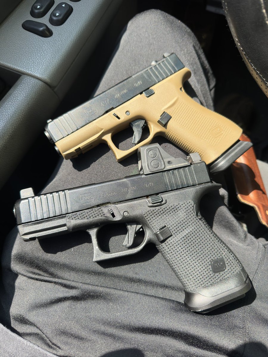 Tacticaljavi999's tweet photo. The #EDCs👌 #G43XMOS #Gen6 #Glock19 Haha to many #2A Tards fell for the bait😆 Does the #HellcatMicro suck? Yes but you can keep carrying it even if I hate it lol🇺🇸 #Godbless #Godspeed https://t.co/5fdm8Urzc0
