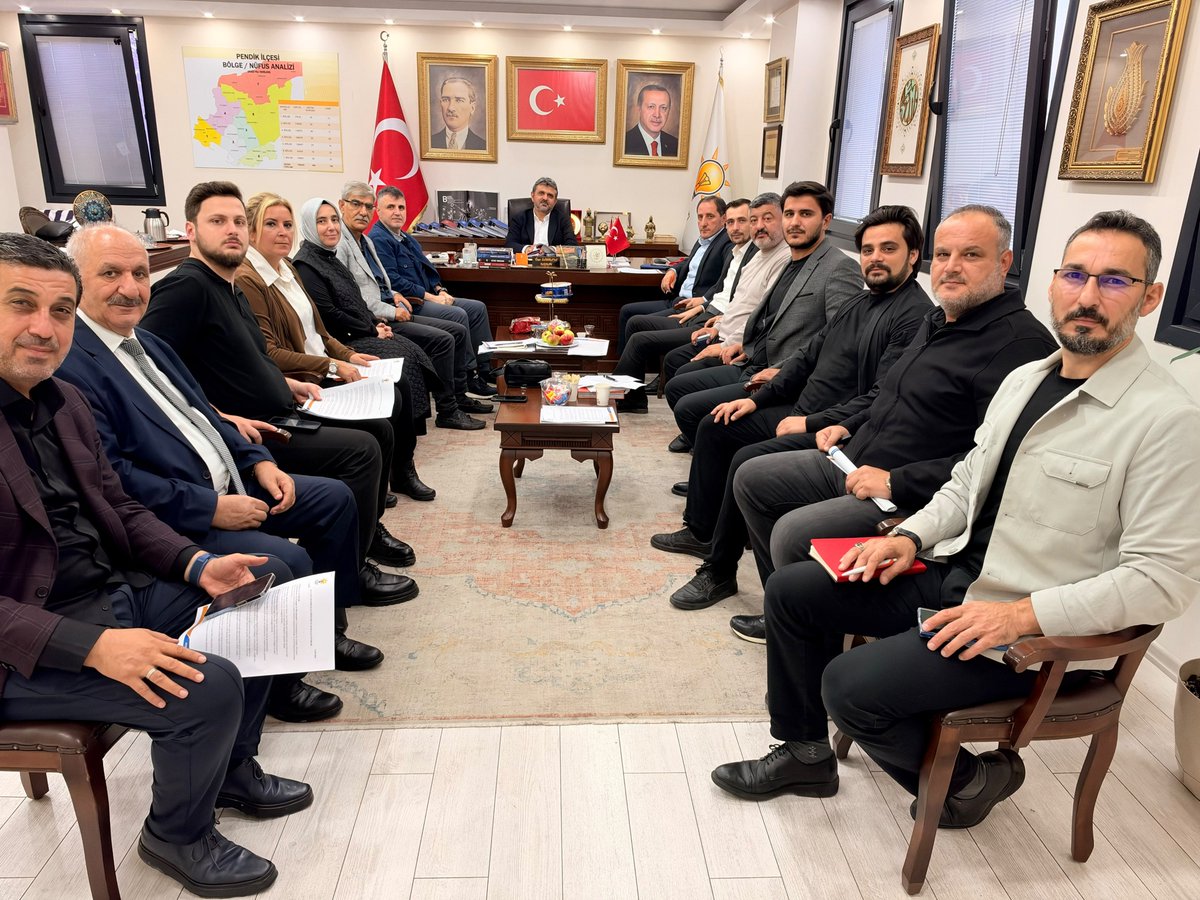 akpartipendik's tweet photo. İlçe Başkanımız Özer Sarıkaya’nın riyasetinde ve İl Sorumlumuz Çetin Elevli’nin iştirakiyle, İlçe Yürütme ve Yönetim Kurulu üyelerimizin katılımıyla haftalık olağan toplantımızı gerçekleştirdik.

Geride bıraktığımız haftanın teşkilat çalışmalarını değerlendirerek, önümüzdeki süreçte atacağımız adımları ve planladığımız faaliyetleri istişare ettik.