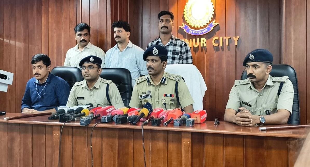 Thekerala_Story's tweet photo. This is Kerala Police. 🔥

A 0.6g MDMA seizure in Kannur turned into a 2,000-km chase across states. Kerala Police followed the trail from Kannur to Bengaluru, Gurugram and finally Delhi, spending 10 days tracking the network before busting it.

This is what relentless policing looks like. 🚨

Kudos to Kerala Police and Home Minister Ramesh Chennithala.

You run. They follow. You hide. They find you 🔥 

@TheKeralaPolice 

#Kerala #KeralaPolice #OperationToofan