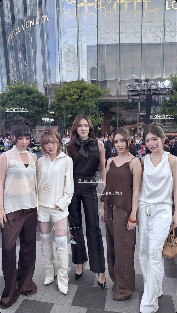 Campai_'s tweet photo. ชาล็อตกับ #ShadesGL ☺️ 

CHARLOTTE X EFW2026 
#EFW26PressConXCharlotte
#ELLEFashionWeek2026 
#EFW26ATICONSIAM https://t.co/hwy8MvoH4W