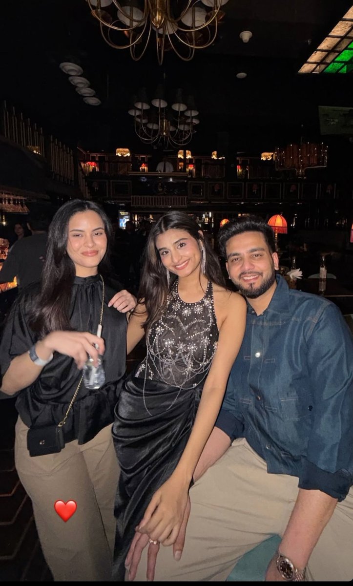 Spai85693's tweet photo. Og ship♥️😛🌚

#ElvishYadav #elvisharmy https://t.co/ItUfJp44l1