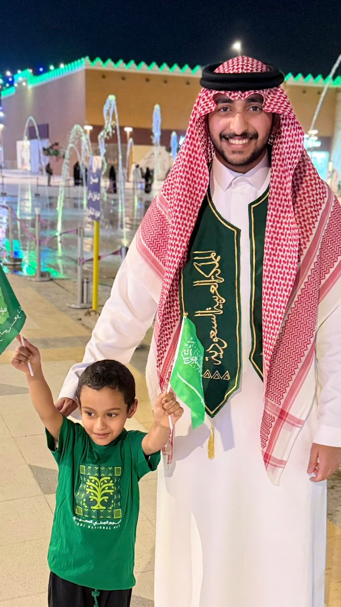 act2hf's tweet photo. صور من توزيع الأعلام السعودية في حفرالباطن 🇸🇦
#اليوم_الوطني_السعودي_٩٦ https://t.co/YRvNMfBm95
