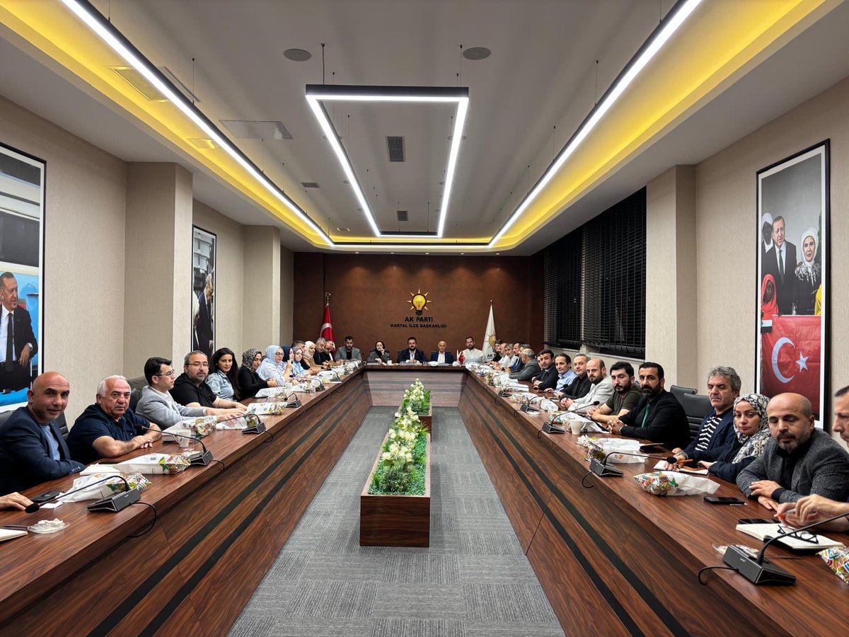 KartalAKParti's tweet photo. İlçe Başkanımız @haydargoksoy’un başkanlığında, İl Sorumlumuz İlayda Zeynep Bülbül’ün katılımıyla Yönetim Kurulu toplantımızı gerçekleştirdik. durmadan ve yorulmadan çalışmaya devam ediyoruz.

#HerMahallesiyle #HerHikayesiyleKartal https://t.co/TVPhGHk8XN