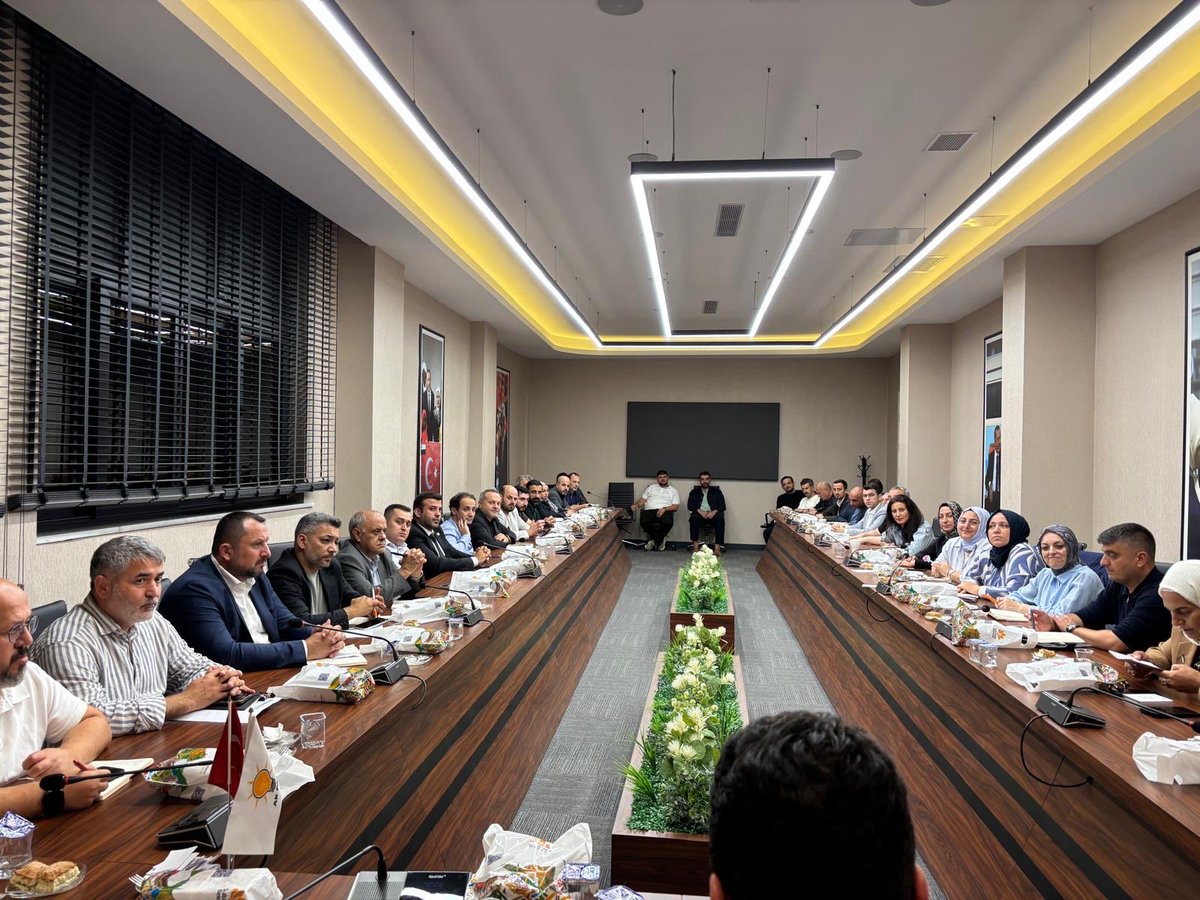 KartalAKParti's tweet photo. İlçe Başkanımız @haydargoksoy’un başkanlığında, İl Sorumlumuz İlayda Zeynep Bülbül’ün katılımıyla Yönetim Kurulu toplantımızı gerçekleştirdik. durmadan ve yorulmadan çalışmaya devam ediyoruz.

#HerMahallesiyle #HerHikayesiyleKartal https://t.co/TVPhGHk8XN
