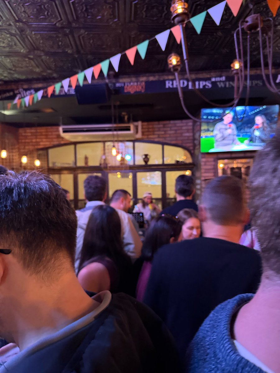 sandrakbittner1's tweet photo. Irish pub super gegen müllcity ffm https://t.co/9JNYgS1dcu
