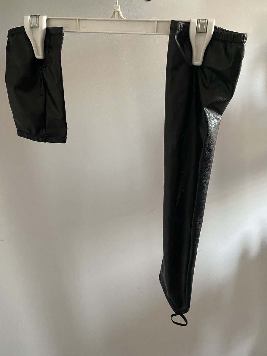 Rushlemania's tweet photo. @WeAreRosemary @DemonxBunny A new VERY rare piece for sale: @WeAreRosemary’s bachelorette gear! A hybrid style cut blending the Demon’s hooded look with her Valkyrie’s style tights, Ragnarok came together as two flavours blending into the perfect poison for Johnny Bravo 😹

https://t.co/SIxwxUWZwC https://t.co/hEmi2C0zFV
