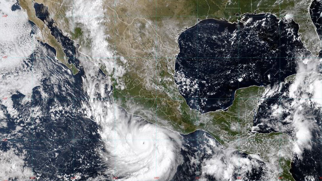 TorresAnye's tweet photo. El huracán Polo categoría 5 se desplaza lento frente a las costas del Pacífico mexicano, informó la Conagua. https://t.co/YTLFWBqiIu