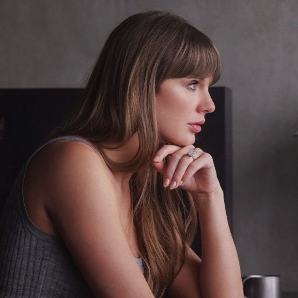 ttpdstar's tweet photo. QUE MULHER LINDA ESSA TAYLOR SWIFT https://t.co/QqUevedMVl