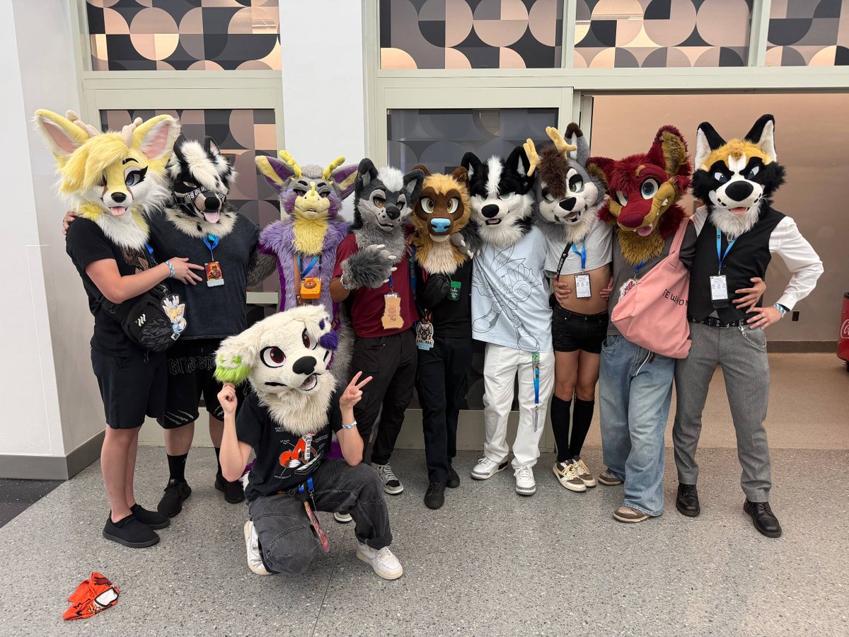 MozzyTheDragon's tweet photo. I LOVE MY FRENS ❤️❤️❤️

📸@lakebarks https://t.co/8RmMAvESnR
