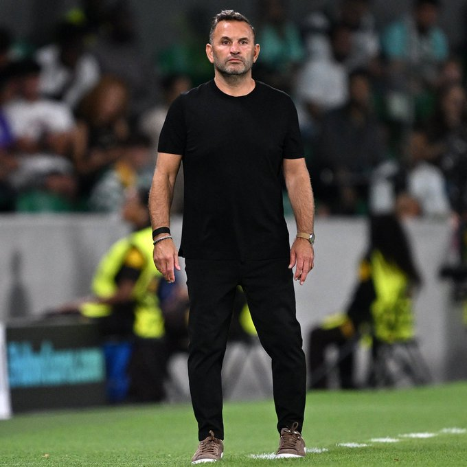 mknews_tr's tweet photo. Okan Buruk, eskisinden daha sert daha dik! (beIN Sports) https://t.co/DCwLcpeAwE