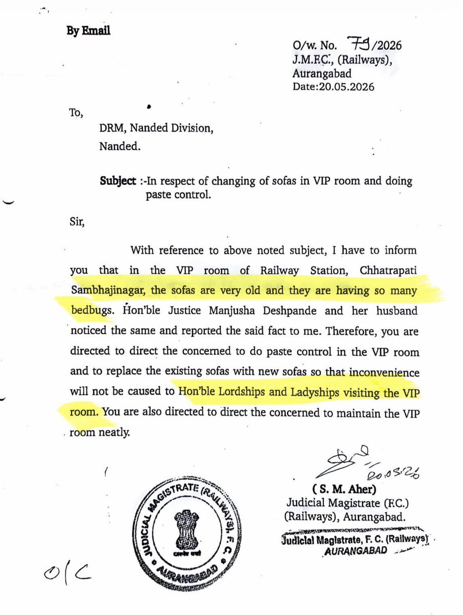 DeepikaBhardwaj's tweet photo. CONTEMPT OF COURT for not changing sofas in VIP ROOM in railway station and also not doing PASTE CONTROL

How dare they 🫠 https://t.co/bER5kDYkHC