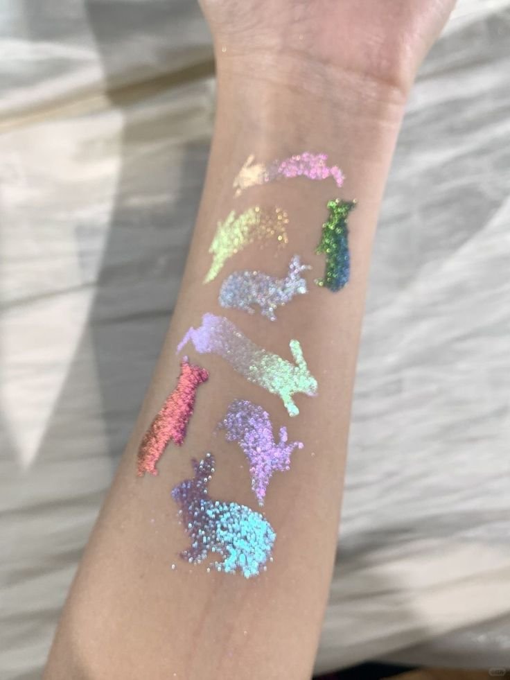 naturaholic's tweet photo. some girls are born with glitter in their veins https://t.co/X4A1ziGU72