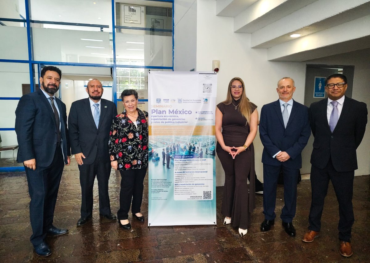 AMACARGA's tweet photo. @AMACARGA  en un momento clave para la economía mexicana. La Lic. Eva participó en el Foro Plan México, Apertura Comercial y Repatriación de Ganancias, en la Facultad de Economía de la @UNAM_MX  Universidad Nacional Autónoma de México📷 https://t.co/y82G4nJhSq