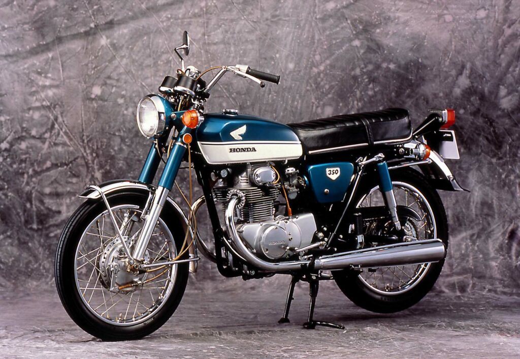 Moto_History's tweet photo. The 1968 to early 1970s Honda CB/CL 350s sold over 600,000 motorcycles making it one of the largest selling models. #hondamotorcycles #paralleltwin #worldmotorcycles #streetbikes #midsizedmotorcycles #motorcycledesign https://t.co/JCreG6pMVW