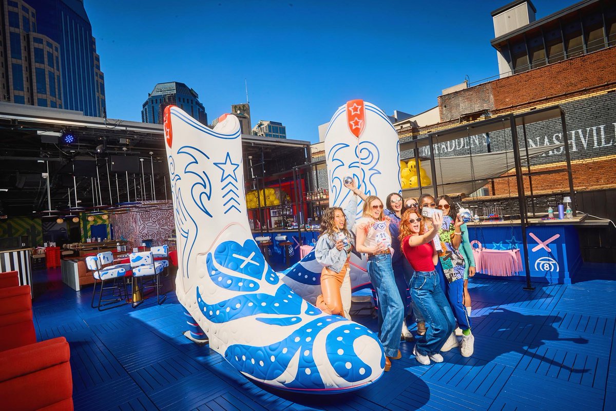 nashlifestyles's tweet photo. Your Next Nashville Night Out Should Feel Like Play! Giant games, friendly competition and playful cocktails make Play Playground an anything-but-ordinary downtown destination. Plan Your Playdate here! https://t.co/GDCwGEq3QV https://t.co/IcZrv6mnv0
