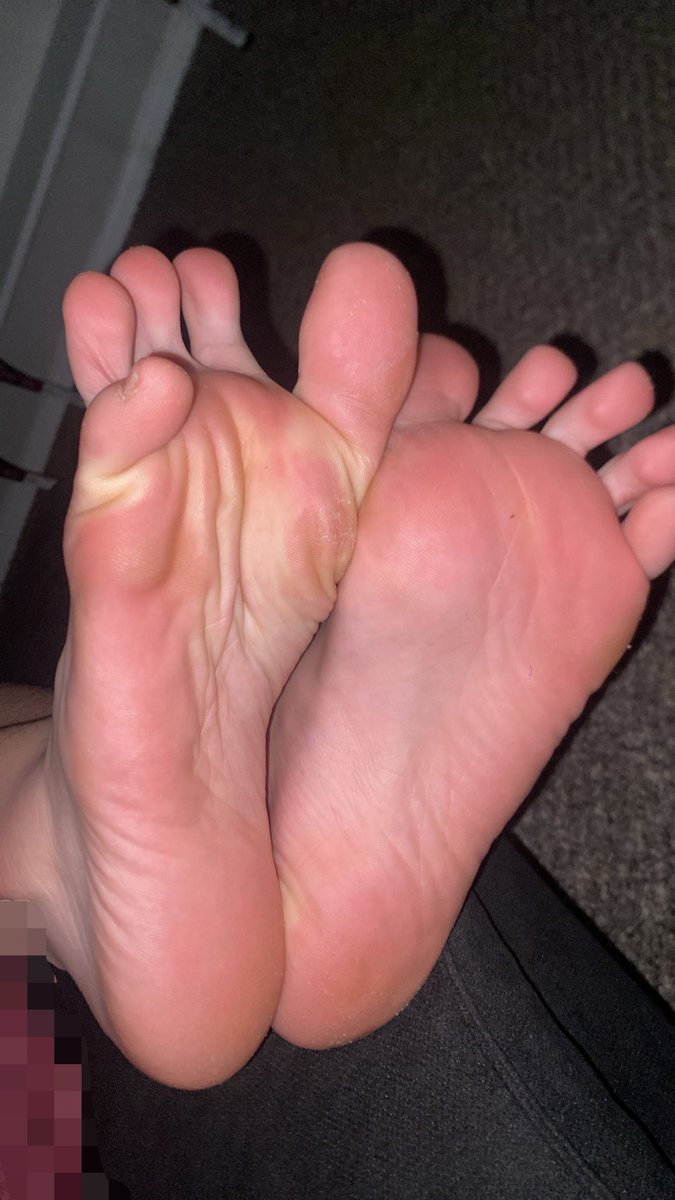 marti60316's tweet photo. New to posting compliment my feet 🦶🏼 https://t.co/aUKXKe9NrM