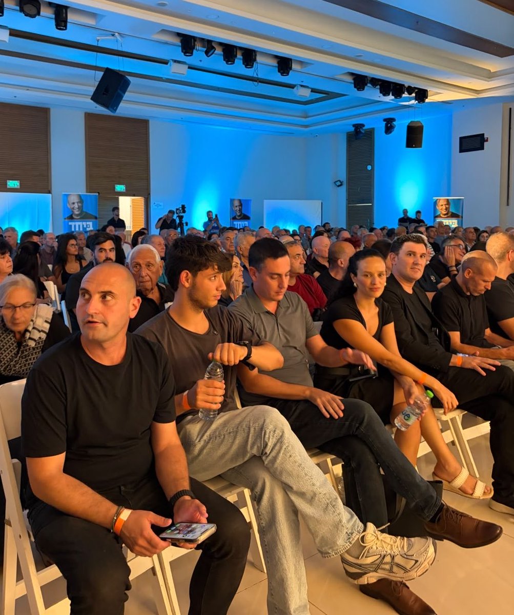 JonathanShalev's tweet photo. אשקלון הערב💙 https://t.co/tS7eSC34J0