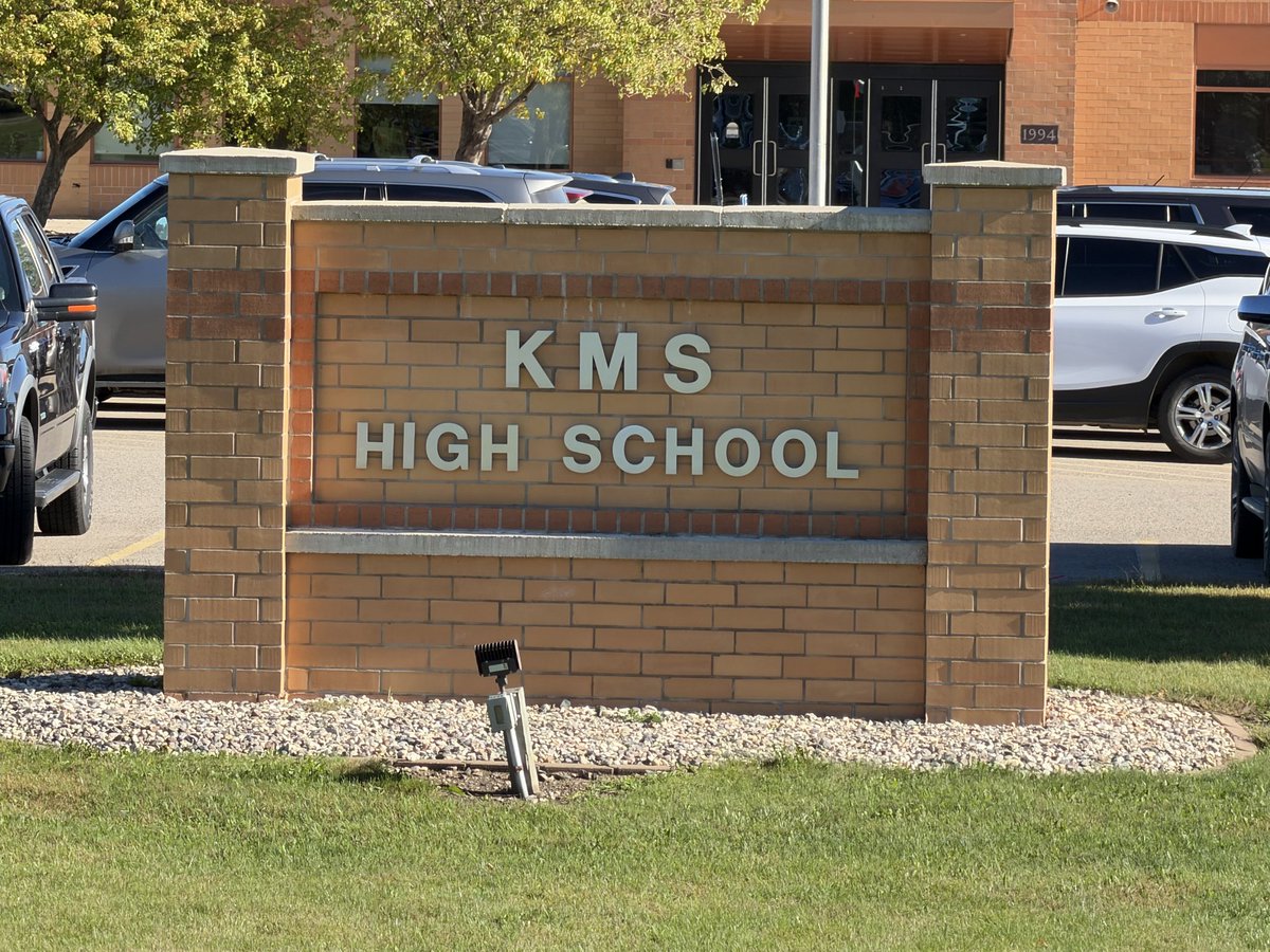 CoachTimGrove's tweet photo. Really enjoyed my morning at KMS High School speaking with their Sports Officiating class about Football. Some future @MSHSL officials in that group! 
@MSHSL_Officials https://t.co/2u4aL7Lvyg
