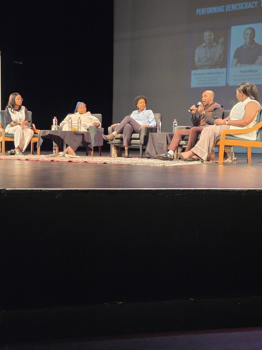 Princymthombeni's tweet photo. Earlier today, I joined the 18th Drama for Life Conference & Festival at Wits - University of the @WitsUniversity as a panellist for:

“Performing Democracy: The Constitution, Power & the People.”

A conversation with young people about democracy, citizenship and the Constitution.

#SACR #DramaForLife #ConstitutionalReform #ThePeople
