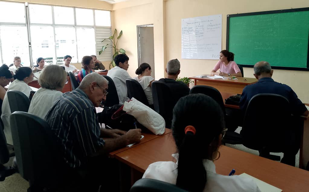 VDG_FC_Ucmc's tweet photo. Reunión de trabajo de la FCM con el acompañamiento de la dirección de profesionales de la VRA a través de la Dra. Ofelia Mayo. https://t.co/UMI84aGviz