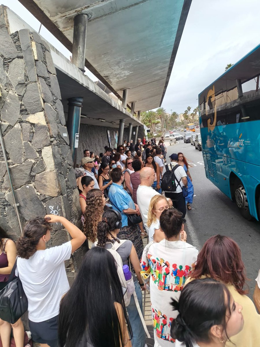 SolajeroLg's tweet photo. @guaguasglobal Nos merecemos una #movilidadsostenible y digna!!
Lo llaman #Ecoisla y no lo es!!
Otra #Canarias es posible!! https://t.co/24ppa6Xdl9