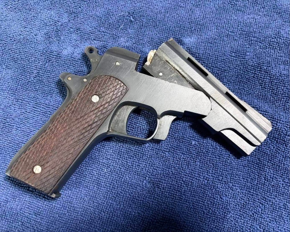 GunGunuvee's tweet photo. ขายหักลำ38ราคา5500บาทสถาพใหม่ระบบ100สนใจงานติดต่อแอดไลน์🆔gun357✅💯
#ปืนเถื่อนส่งจริง #ปืนหลุดจำนำ #ปืนมีทะเบียร
#ปืนไม่มีทะเบียร #ปืนราคาถูก #ปืนเถื่อน
#ฟีดดดシ゚ypシ゚  #ฟีดดดดด  #เปิดการมองเห็น https://t.co/XNmHMB7hXe