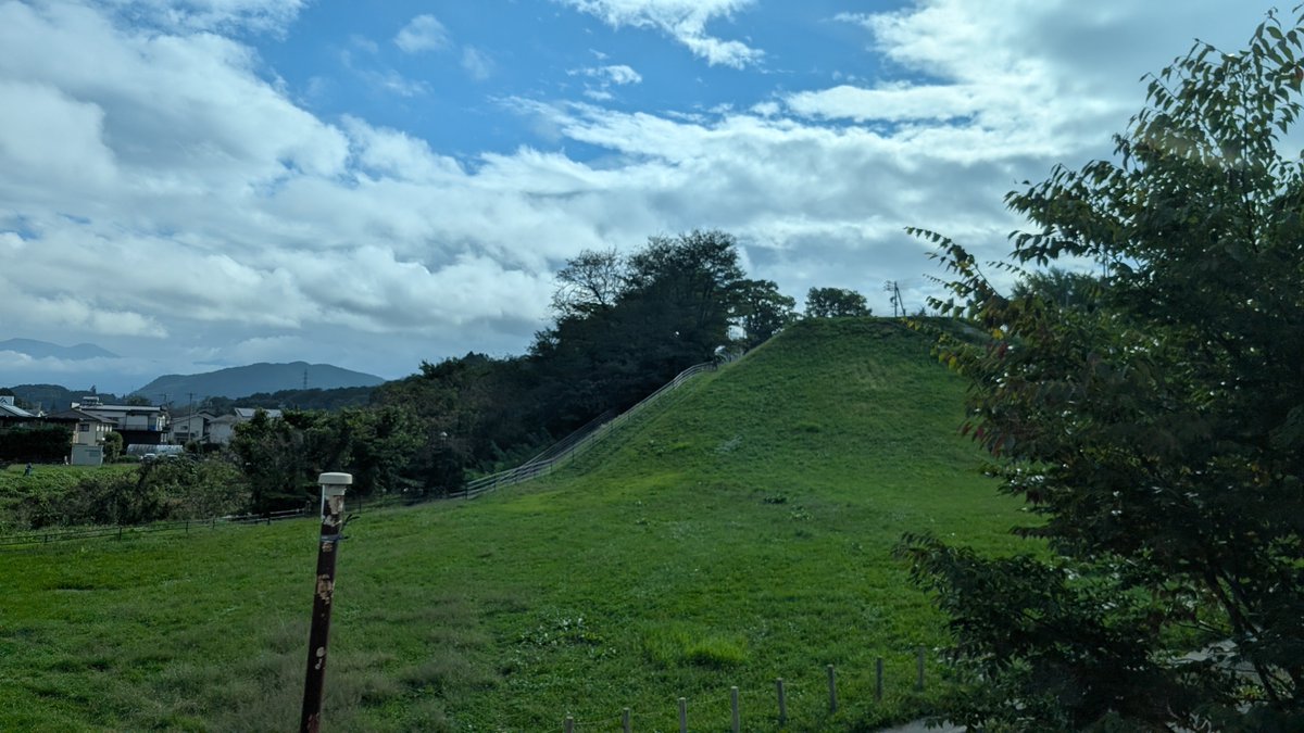 Azurill0298's tweet photo. 上諏訪から『あずさ』に乗りました。

『足長神社』と『上川と八ヶ岳』、『木落し坂』が見えました！

大丈夫なのですよ。帰ろうなのです。帰ればまた来られますなのですよ！にぱー☆（唐突な梨花ちゃま） https://t.co/1CTg5dhRaU