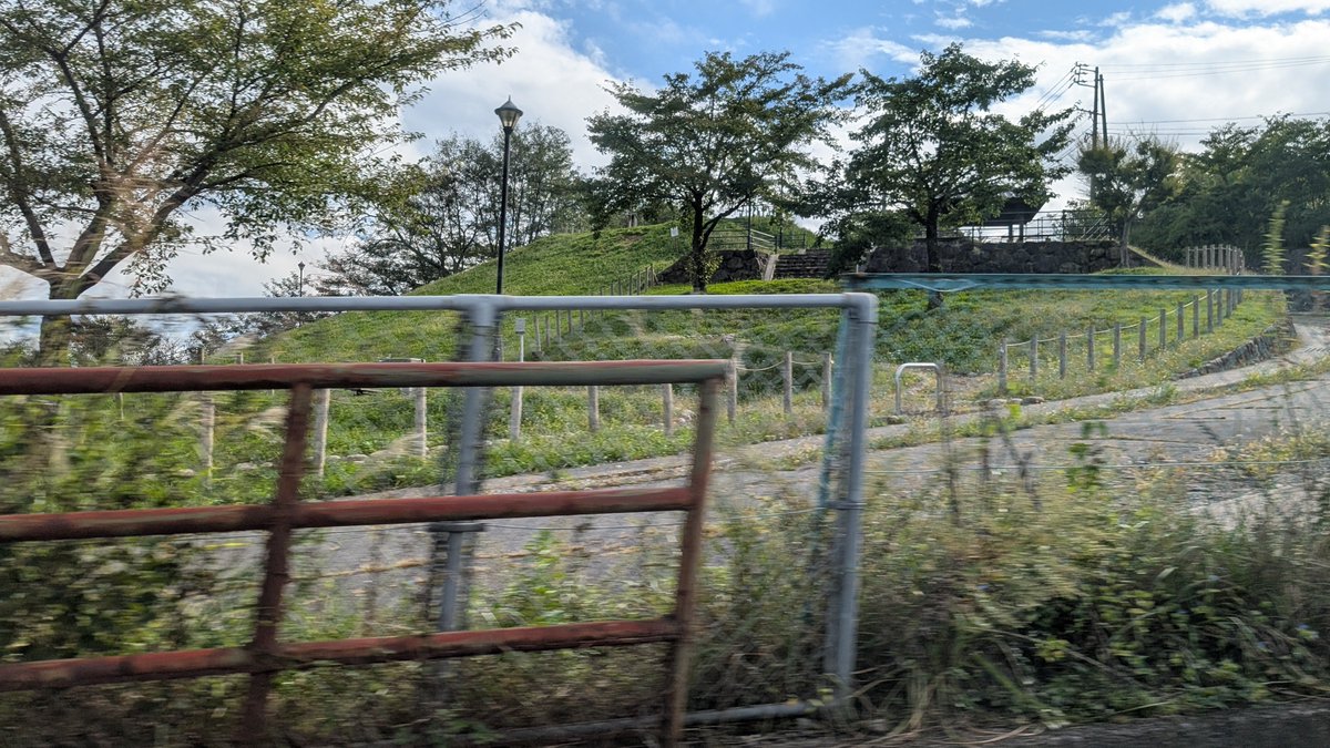 Azurill0298's tweet photo. 上諏訪から『あずさ』に乗りました。

『足長神社』と『上川と八ヶ岳』、『木落し坂』が見えました！

大丈夫なのですよ。帰ろうなのです。帰ればまた来られますなのですよ！にぱー☆（唐突な梨花ちゃま） https://t.co/1CTg5dhRaU