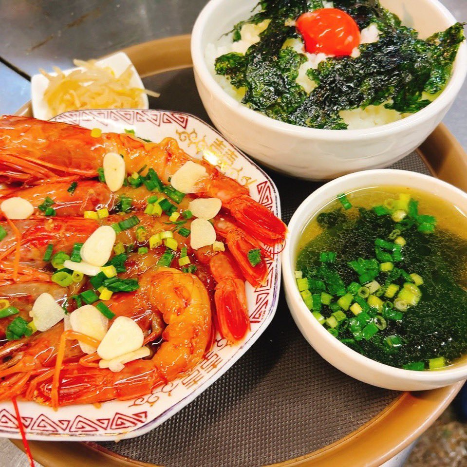 ramen_oguri0301's tweet photo. 9/23本日昼夜営業です！
11時から15時半LO15時
17時半から21時までLO２０時半

超海老ワンタン麺🦐

カンジャンセウ定食🦐

濃厚カレーつけめん
トッピングチーズ🧀
辛さまし🌶️
専用小ライス
おいちーずリゾット

水牛のモッツァレラのマルゲリータまぜそば
おいちーずリゾット

春巻きナス、ベーコン、とろちーのトマトソース🍅
海老バンボチャーハン
自家製ポテトフライ
揚げワンタン
世にも珍しいうずら玉
新里芋の青さあげ

本日のでざあと
栗の渋皮煮とさつまいものトライフル🍠🌰

お持ち帰り
馬辛火鍋